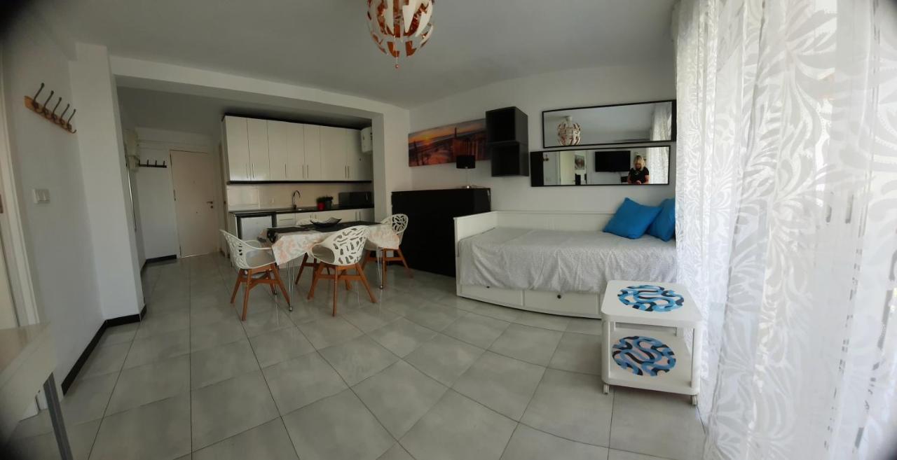 Happy Loix Apartamento Wifi Aa Μπένιντορμ Εξωτερικό φωτογραφία